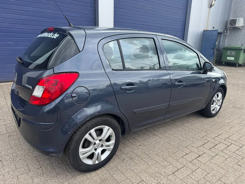 Opel Corsa **EURO4-AIRCO** - Sedan: hình 4 Opel Corsa **EURO4-AIRCO** - Sedan: hình 4