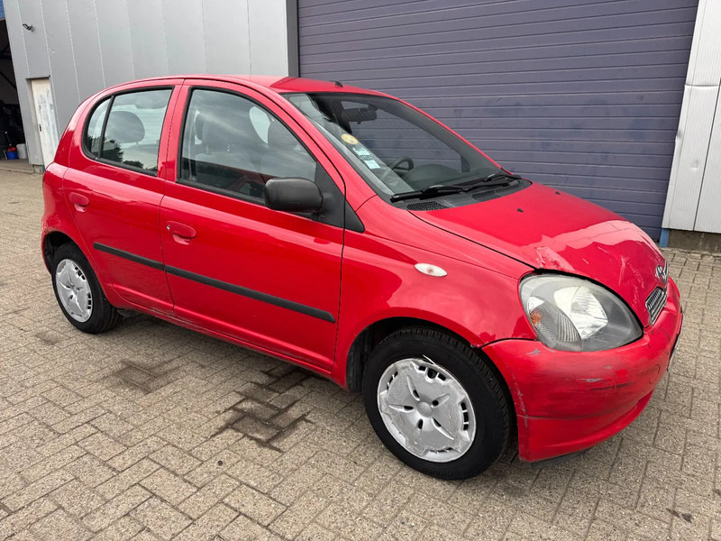 Toyota Yaris **5DOORS-PETROL** - Sedan: hình 3 Toyota Yaris **5DOORS-PETROL** - Sedan: hình 3