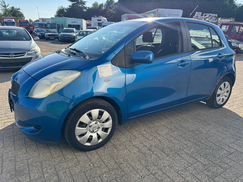 Toyota Yaris **PETROL-ESSENCE-AC** - Hatchback: hình 1 Toyota Yaris **PETROL-ESSENCE-AC** - Hatchback: hình 1