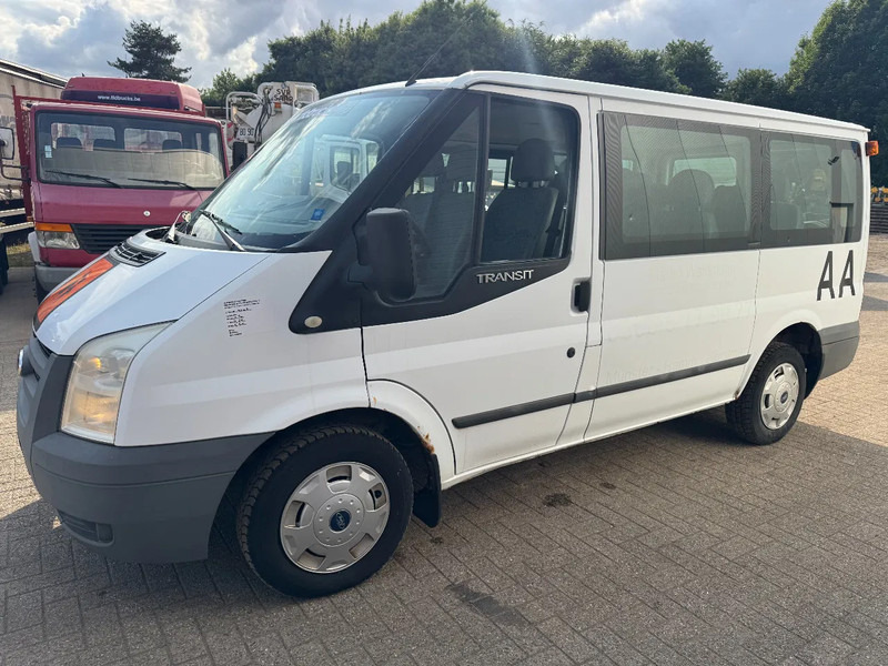 Ford **TRANSIT-9SEATS** - Xe bus: hình 3 Ford **TRANSIT-9SEATS** - Xe bus: hình 3
