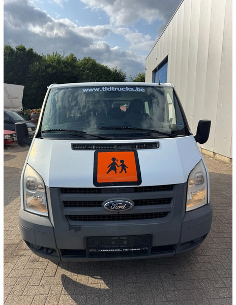 Ford **TRANSIT-9SEATS** - Xe bus: hình 2 Ford **TRANSIT-9SEATS** - Xe bus: hình 2