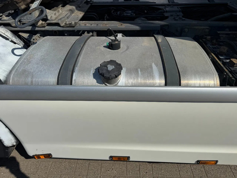 DAF XF 105.460 **EURO 5-RETARDER** - Xe đầu kéo: hình 4 DAF XF 105.460 **EURO 5-RETARDER** - Xe đầu kéo: hình 4
