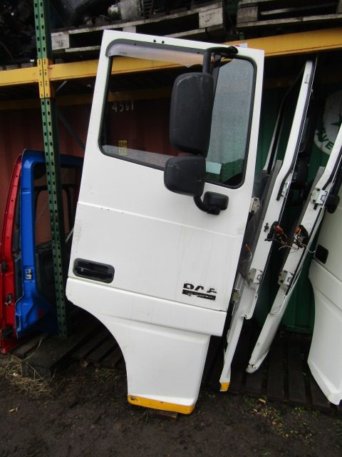 DAF XF 105 OFFSIDE (DRIVERS) COMPLETE DOOR - Cabin và nội thất cho Xe tải: hình 1 DAF XF 105 OFFSIDE (DRIVERS) COMPLETE DOOR - Cabin và nội thất cho Xe tải: hình 1