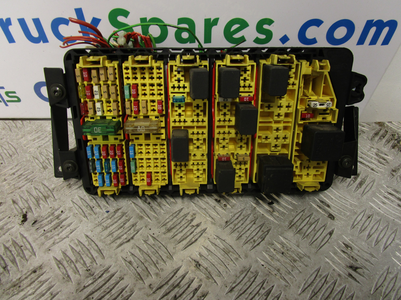 IVECO DAILY 3.0 FUSEBOARD P/NO 284912-2 - Linh kiện điện cho Xe tải: hình 1 IVECO DAILY 3.0 FUSEBOARD P/NO 284912-2 - Linh kiện điện cho Xe tải: hình 1