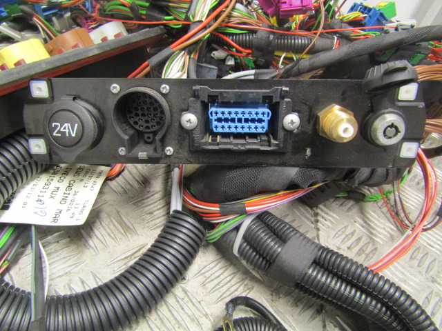 IVECO STRALIS COPLETE CAB WIRING HARNESS - Linh kiện điện cho Xe tải: hình 2 IVECO STRALIS COPLETE CAB WIRING HARNESS - Linh kiện điện cho Xe tải: hình 2