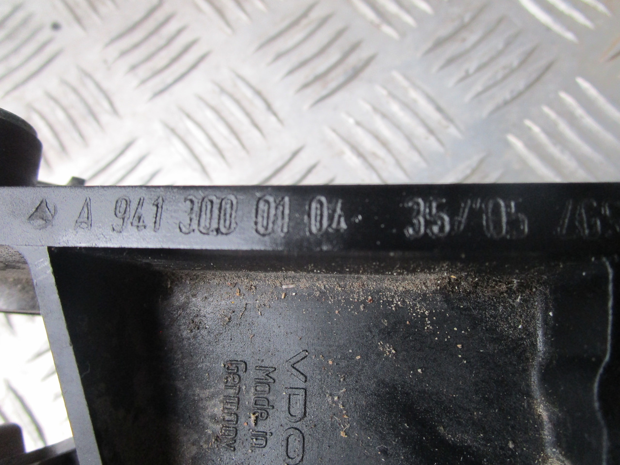 MERCEDES AXOR ACCELERATOR PEDAL P/NO A9413000104 - Cabin và nội thất cho Xe tải: hình 2 MERCEDES AXOR ACCELERATOR PEDAL P/NO A9413000104 - Cabin và nội thất cho Xe tải: hình 2