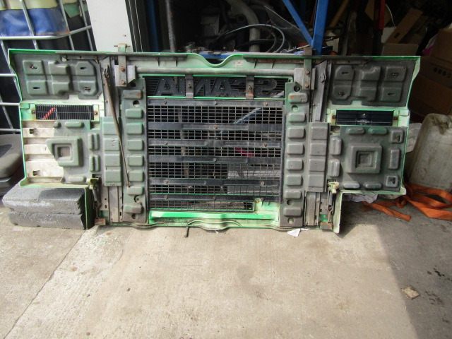 SCANIA P92/93 GRILL SUIT INTERCOOLER MODEL (VERY CLEAN FOR AGE) - Cabin và nội thất cho Xe tải: hình 2 SCANIA P92/93 GRILL SUIT INTERCOOLER MODEL (VERY CLEAN FOR AGE) - Cabin và nội thất cho Xe tải: hình 2