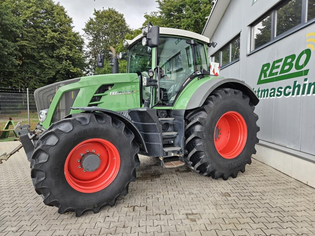 Fendt 824 Vario ProfiPlus - Máy cày: hình 1 Fendt 824 Vario ProfiPlus - Máy cày: hình 1