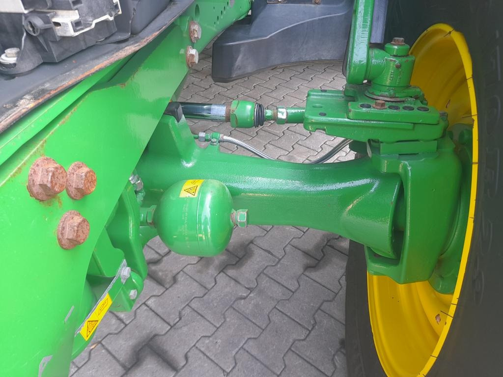 John Deere 6215 R - Máy cày: hình 2 John Deere 6215 R - Máy cày: hình 2