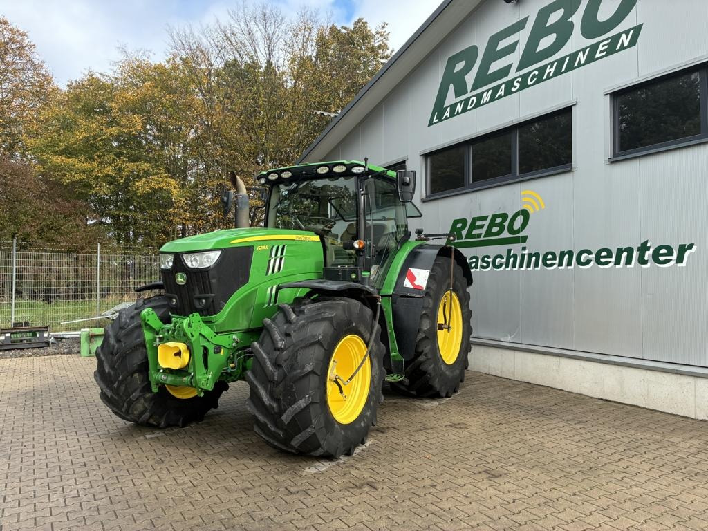 John Deere 6215R - Máy cày: hình 1 John Deere 6215R - Máy cày: hình 1