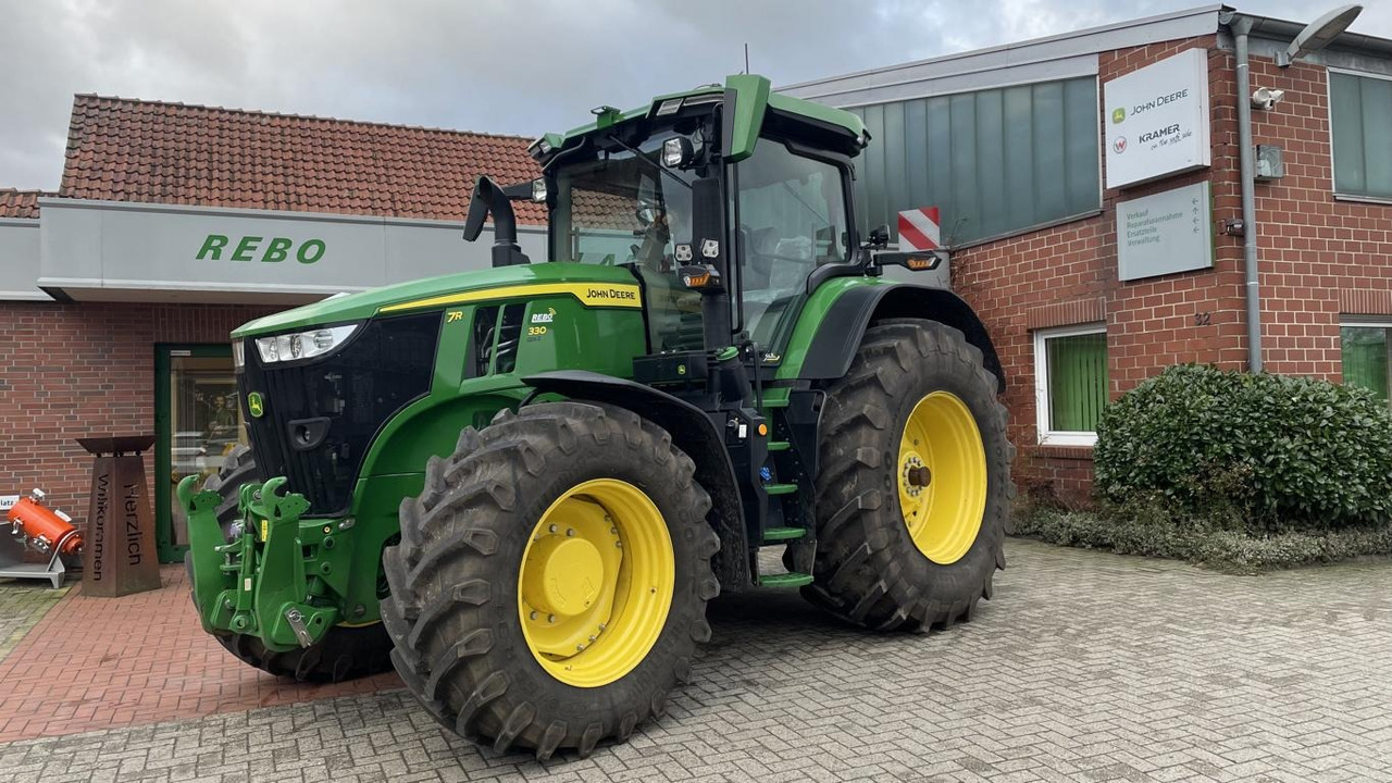 John Deere 7R330 - Máy cày: hình 1 John Deere 7R330 - Máy cày: hình 1