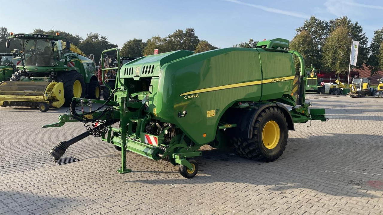 John Deere C441R - Trang thiết bị dàn trải: hình 1 John Deere C441R - Trang thiết bị dàn trải: hình 1