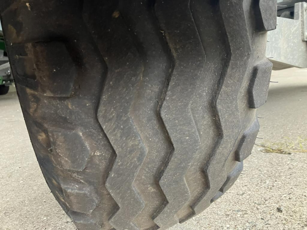 John Deere HD40X MY23 - Máy gặt liên hợp: hình 2 John Deere HD40X MY23 - Máy gặt liên hợp: hình 2