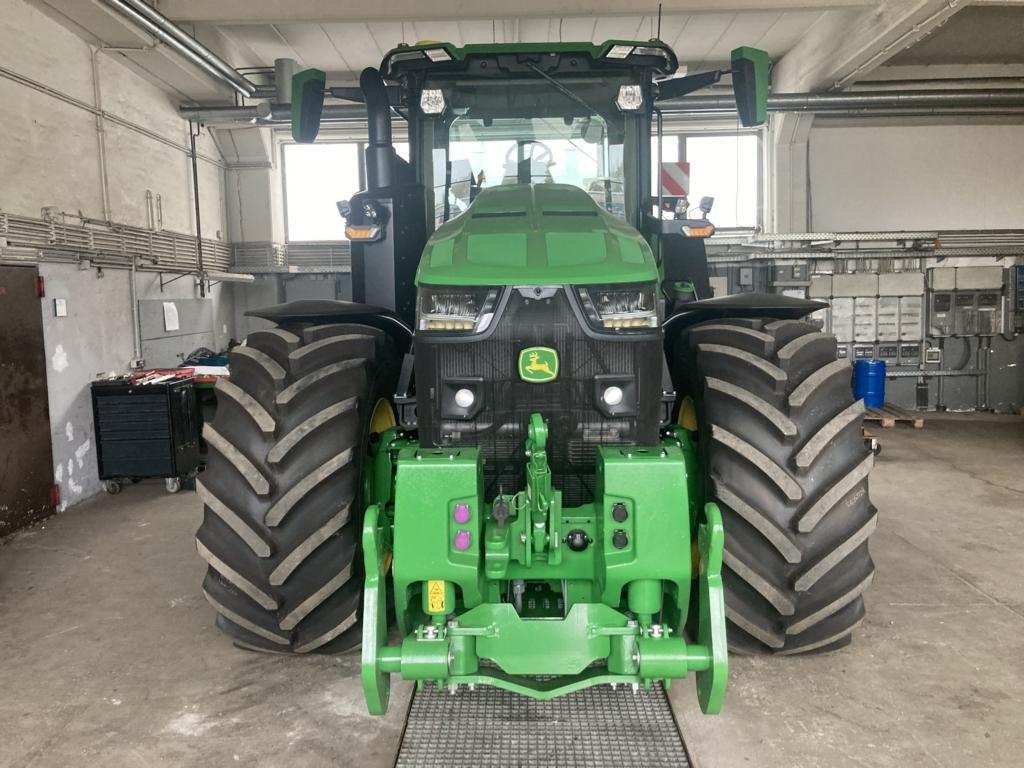 Máy cày mới John Deere TRAKTOR 8R370: hình 10 Máy cày mới John Deere TRAKTOR 8R370: hình 10