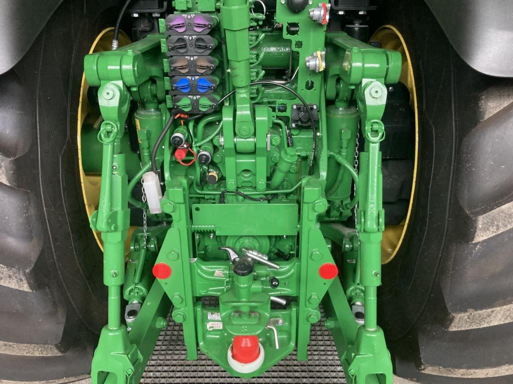 Máy cày mới John Deere TRAKTOR 8R370: hình 12 Máy cày mới John Deere TRAKTOR 8R370: hình 12