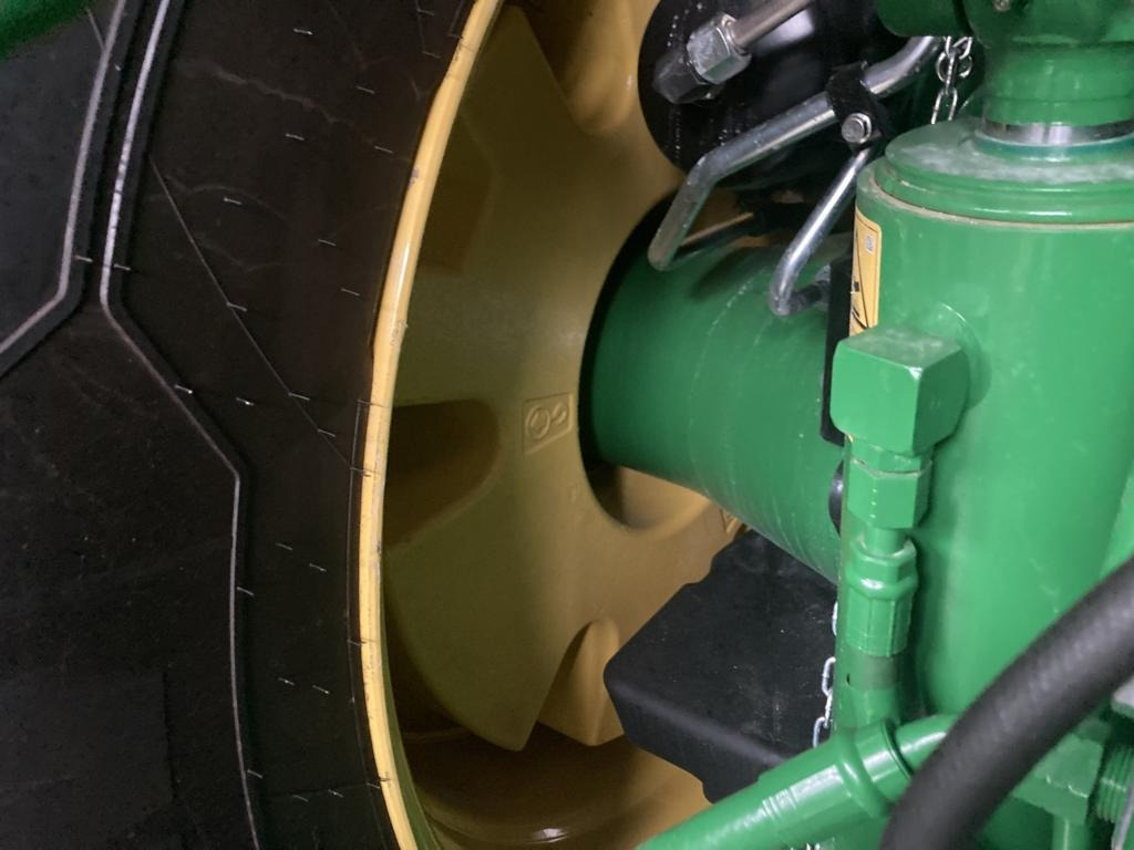 Máy cày mới John Deere TRAKTOR 8R370: hình 13 Máy cày mới John Deere TRAKTOR 8R370: hình 13