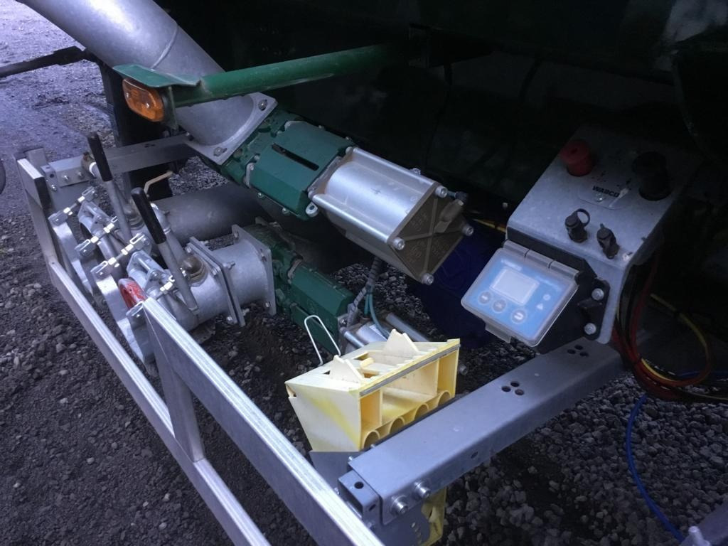 Rhinox GÜLLEZUBRINGER LKW AUFLIEGER - Trang thiết bị bón phân: hình 5 Rhinox GÜLLEZUBRINGER LKW AUFLIEGER - Trang thiết bị bón phân: hình 5