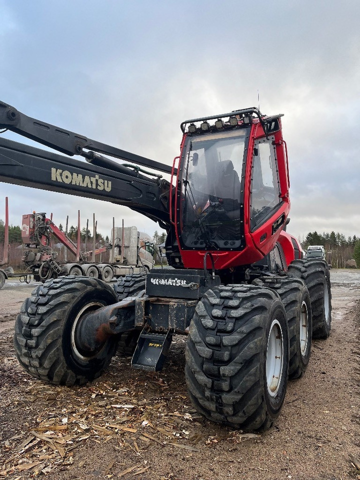 Komatsu 911 - Máy thu hoạch rừng: hình 1 Komatsu 911 - Máy thu hoạch rừng: hình 1