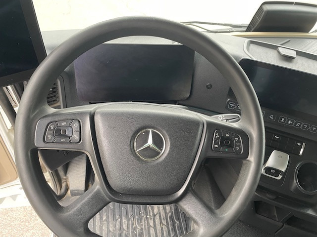 Mercedes-Benz Actros - Xe đầu kéo: hình 5 Mercedes-Benz Actros - Xe đầu kéo: hình 5