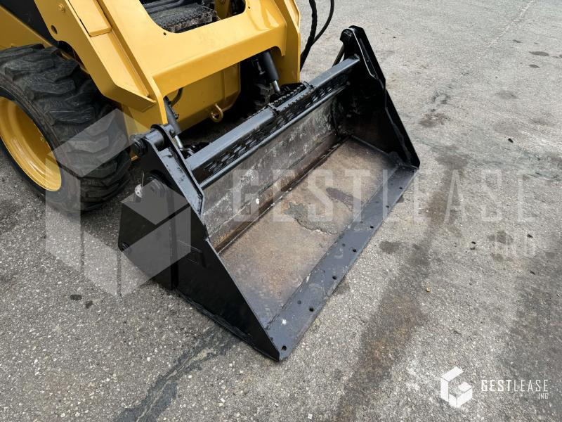 Caterpillar 236D - Máy xúc lật đa năng: hình 5 Caterpillar 236D - Máy xúc lật đa năng: hình 5