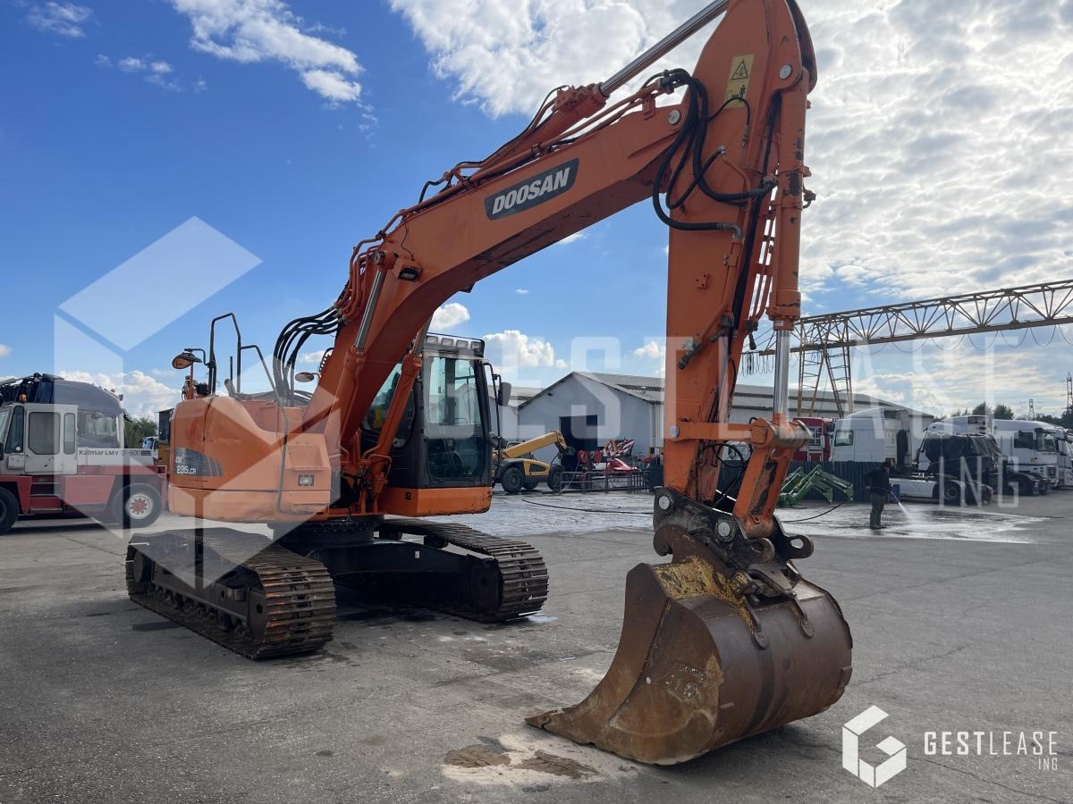Doosan DX235LC - Máy xúc bánh xích: hình 4 Doosan DX235LC - Máy xúc bánh xích: hình 4