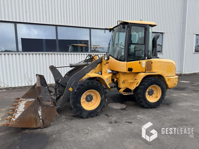 Volvo L30G - Máy xúc lật bánh lốp: hình 1 Volvo L30G - Máy xúc lật bánh lốp: hình 1