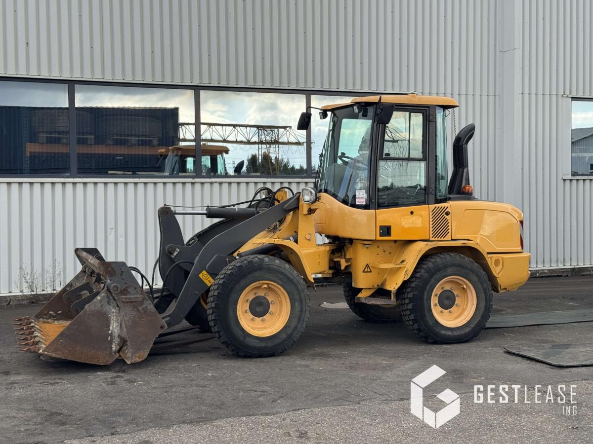 Volvo L30G - Máy xúc lật bánh lốp: hình 1 Volvo L30G - Máy xúc lật bánh lốp: hình 1