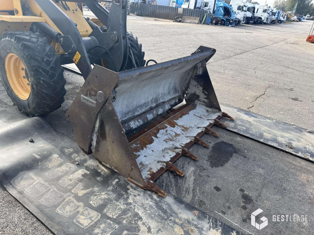 Volvo L30G - Máy xúc lật bánh lốp: hình 5 Volvo L30G - Máy xúc lật bánh lốp: hình 5