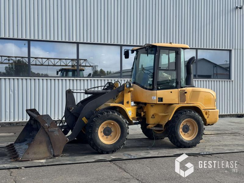 Volvo L30G - Máy xúc lật bánh lốp: hình 1 Volvo L30G - Máy xúc lật bánh lốp: hình 1