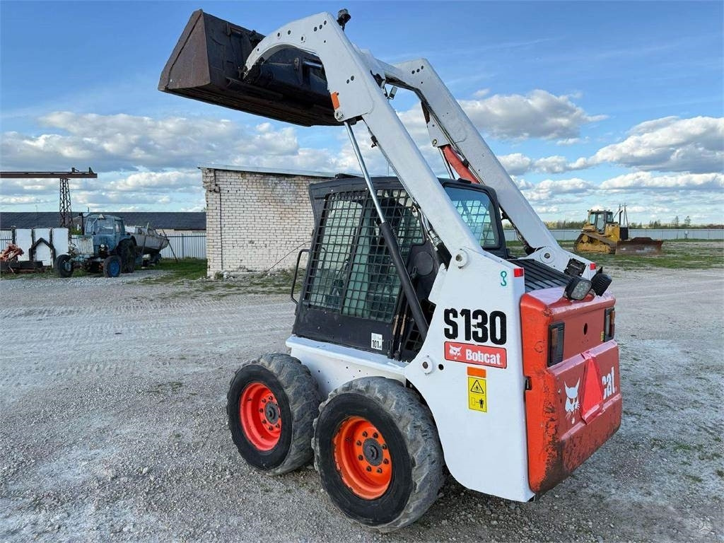 Bobcat S130 - Máy xúc lật đa năng: hình 5 Bobcat S130 - Máy xúc lật đa năng: hình 5