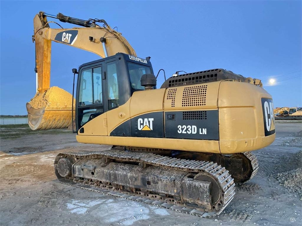 CAT 323 DLN - Máy xúc bánh xích: hình 3 CAT 323 DLN - Máy xúc bánh xích: hình 3