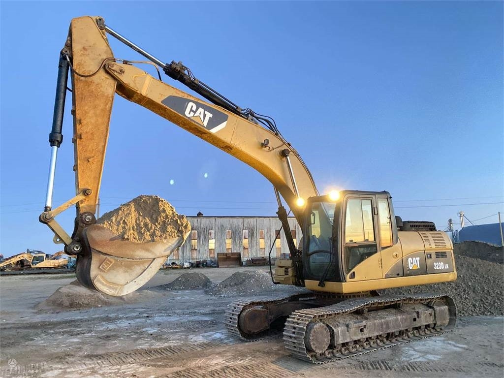 CAT 323 DLN - Máy xúc bánh xích: hình 1 CAT 323 DLN - Máy xúc bánh xích: hình 1