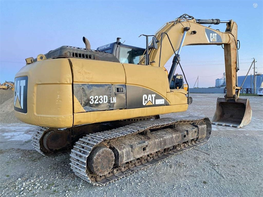 CAT 323 DLN - Máy xúc bánh xích: hình 4 CAT 323 DLN - Máy xúc bánh xích: hình 4