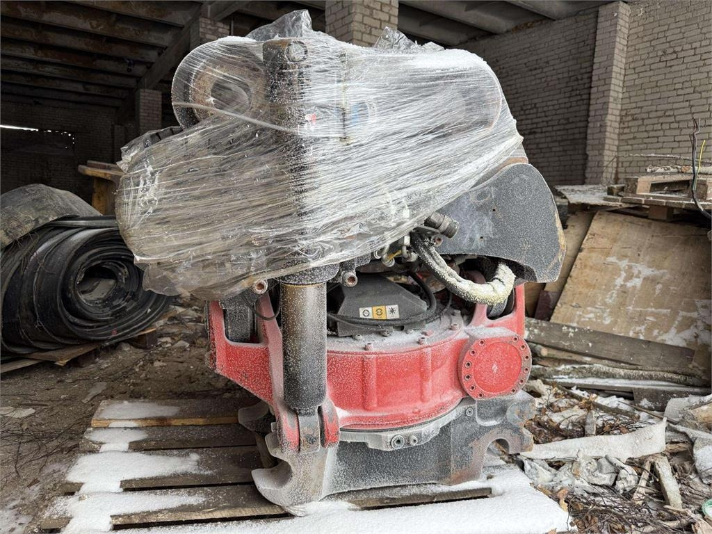 CAT 323 ROTOTILT R8 - Máy xúc bánh xích: hình 2 CAT 323 ROTOTILT R8 - Máy xúc bánh xích: hình 2