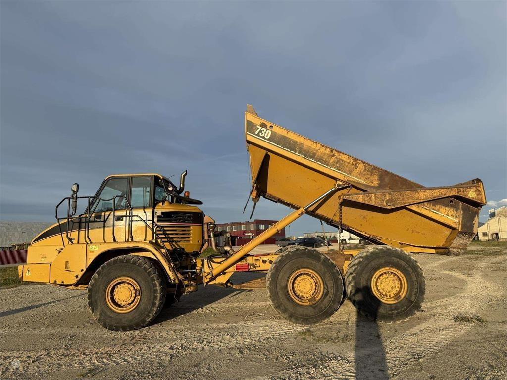 CAT 730 - Xe ben đổ có khớp nối: hình 2 CAT 730 - Xe ben đổ có khớp nối: hình 2