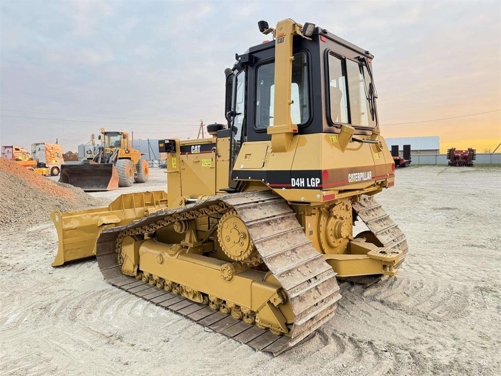 CAT D4H LGP USA MADE  - Máy ủi: hình 3 CAT D4H LGP USA MADE  - Máy ủi: hình 3