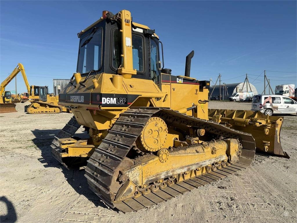CAT D6M LGP - Máy ủi: hình 3 CAT D6M LGP - Máy ủi: hình 3