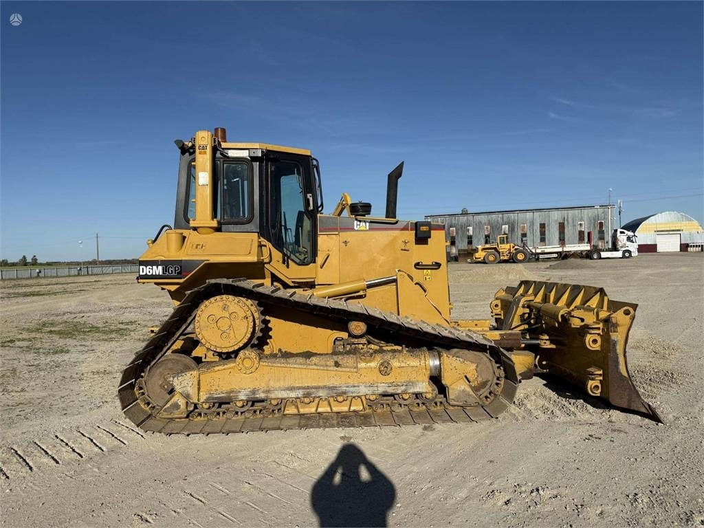 CAT D6M LGP - Máy ủi: hình 2 CAT D6M LGP - Máy ủi: hình 2