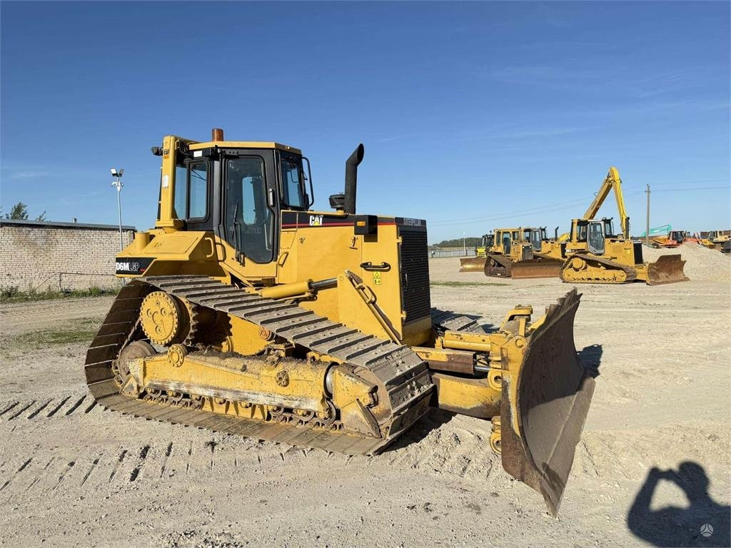 CAT D6M LGP - Máy ủi: hình 1 CAT D6M LGP - Máy ủi: hình 1
