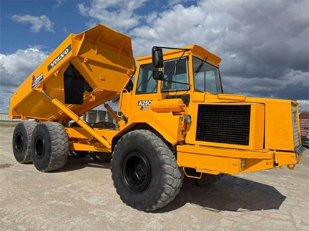 Volvo A25C - Xe ben đổ có khớp nối: hình 1 Volvo A25C - Xe ben đổ có khớp nối: hình 1