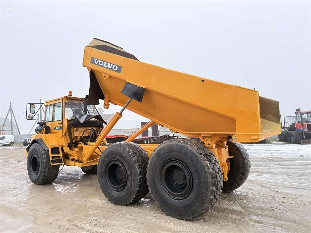 Volvo A25C - Xe ben đổ có khớp nối: hình 4 Volvo A25C - Xe ben đổ có khớp nối: hình 4