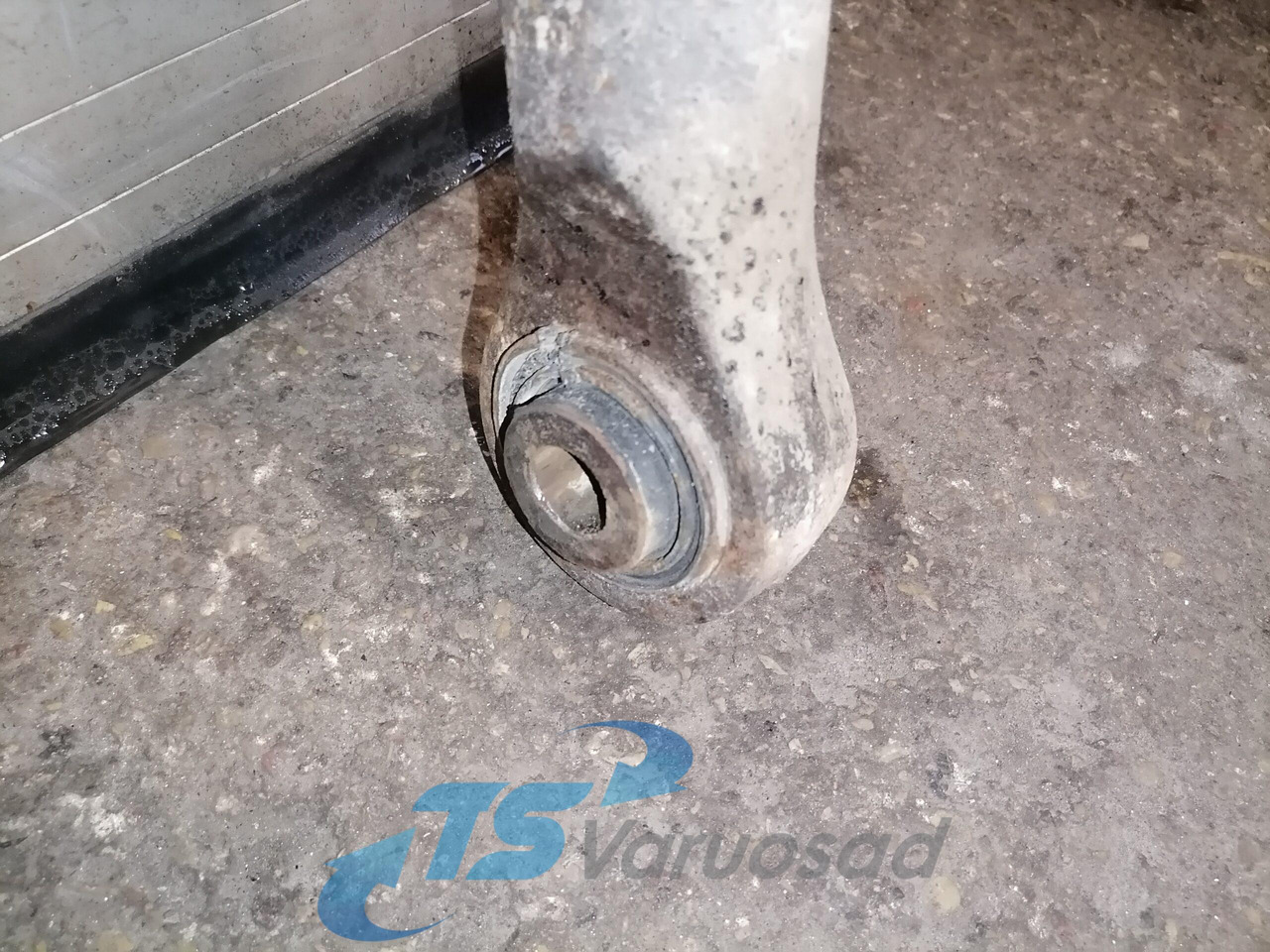 MAN Anti-roll bar 81437156116 - Thanh cân bằng xe bán tải cho Xe tải: hình 3 MAN Anti-roll bar 81437156116 - Thanh cân bằng xe bán tải cho Xe tải: hình 3