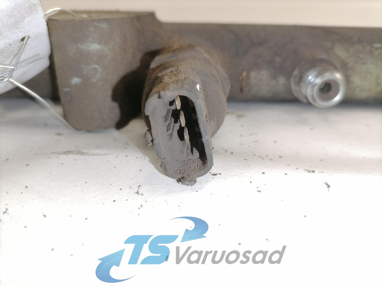 MAN Fuel collector 51103116058 - Hệ thống nhiên liệu cho Xe tải: hình 4 MAN Fuel collector 51103116058 - Hệ thống nhiên liệu cho Xe tải: hình 4