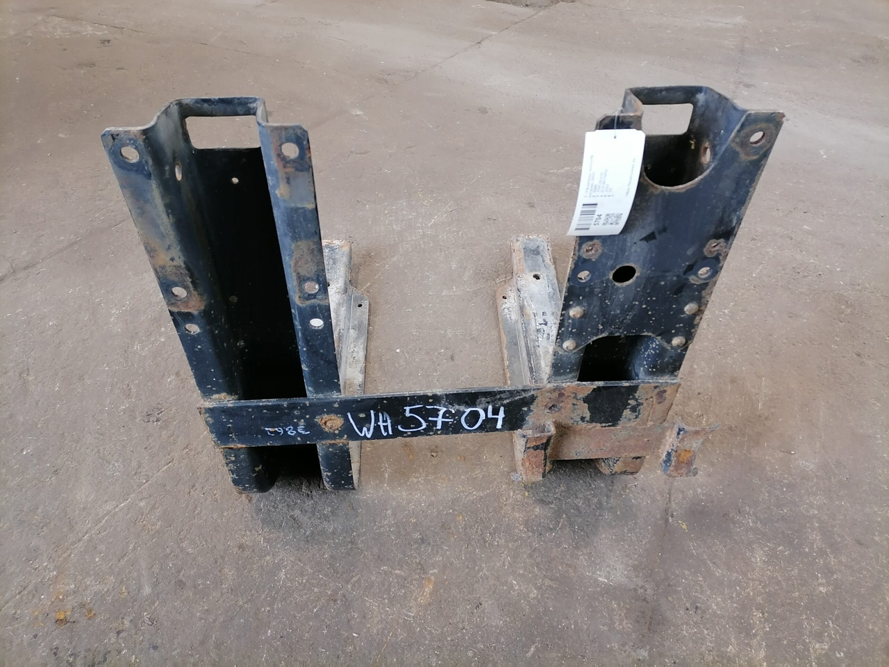 MAN Fuel tank bracket 81418015492 - Bình nhiên liệu cho Xe tải: hình 3 MAN Fuel tank bracket 81418015492 - Bình nhiên liệu cho Xe tải: hình 3