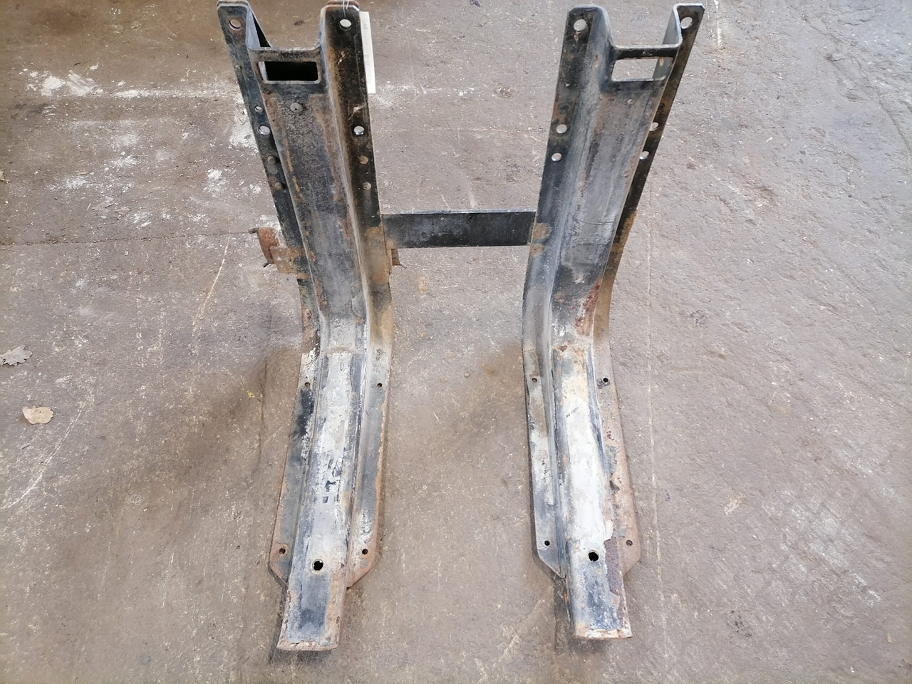 MAN Fuel tank bracket 81418015492 - Bình nhiên liệu cho Xe tải: hình 2 MAN Fuel tank bracket 81418015492 - Bình nhiên liệu cho Xe tải: hình 2