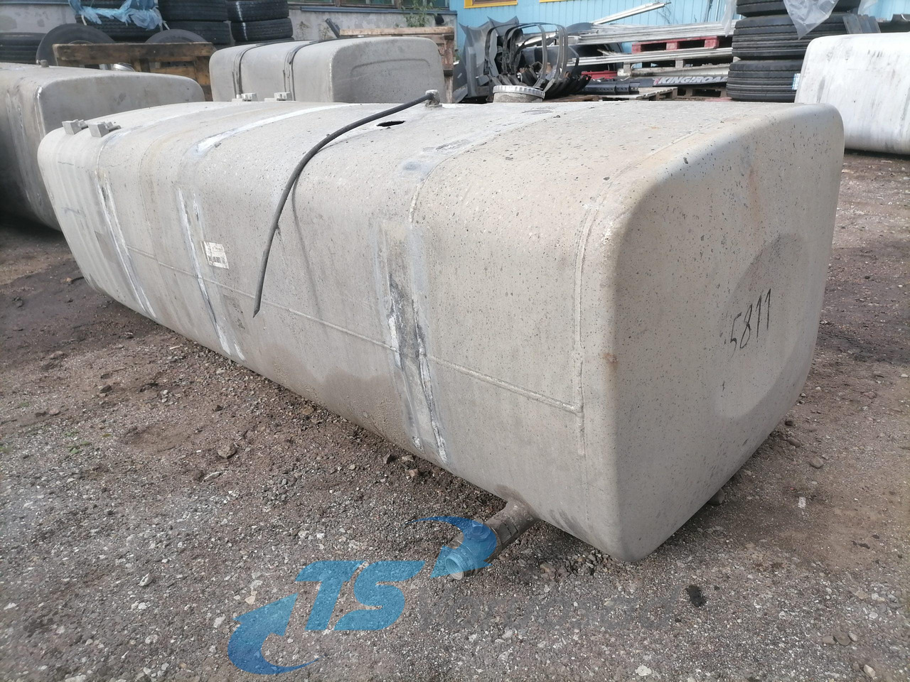 MAN Kütusepaak 710L 81122015712 - Bình nhiên liệu cho Xe tải: hình 4 MAN Kütusepaak 710L 81122015712 - Bình nhiên liệu cho Xe tải: hình 4