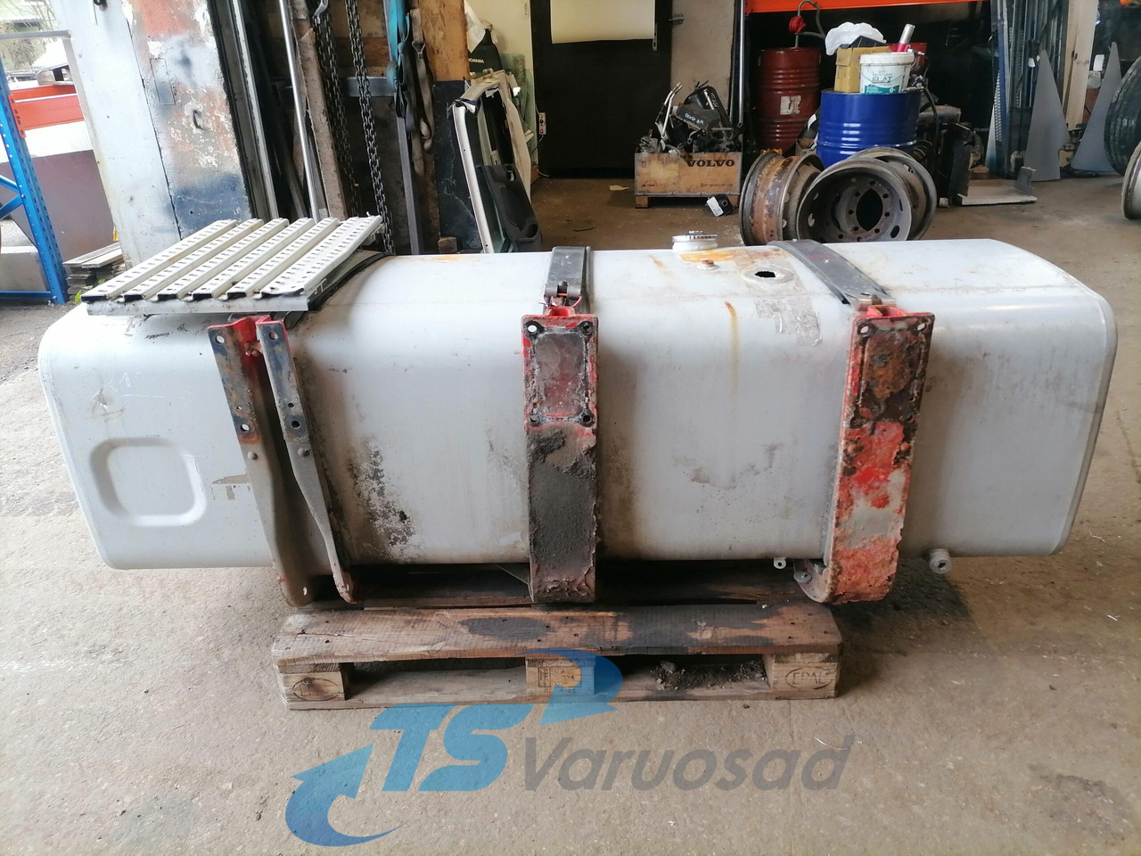 MAN Kütusepaak 780L 81122015608 - Bình nhiên liệu cho Xe tải: hình 4 MAN Kütusepaak 780L 81122015608 - Bình nhiên liệu cho Xe tải: hình 4