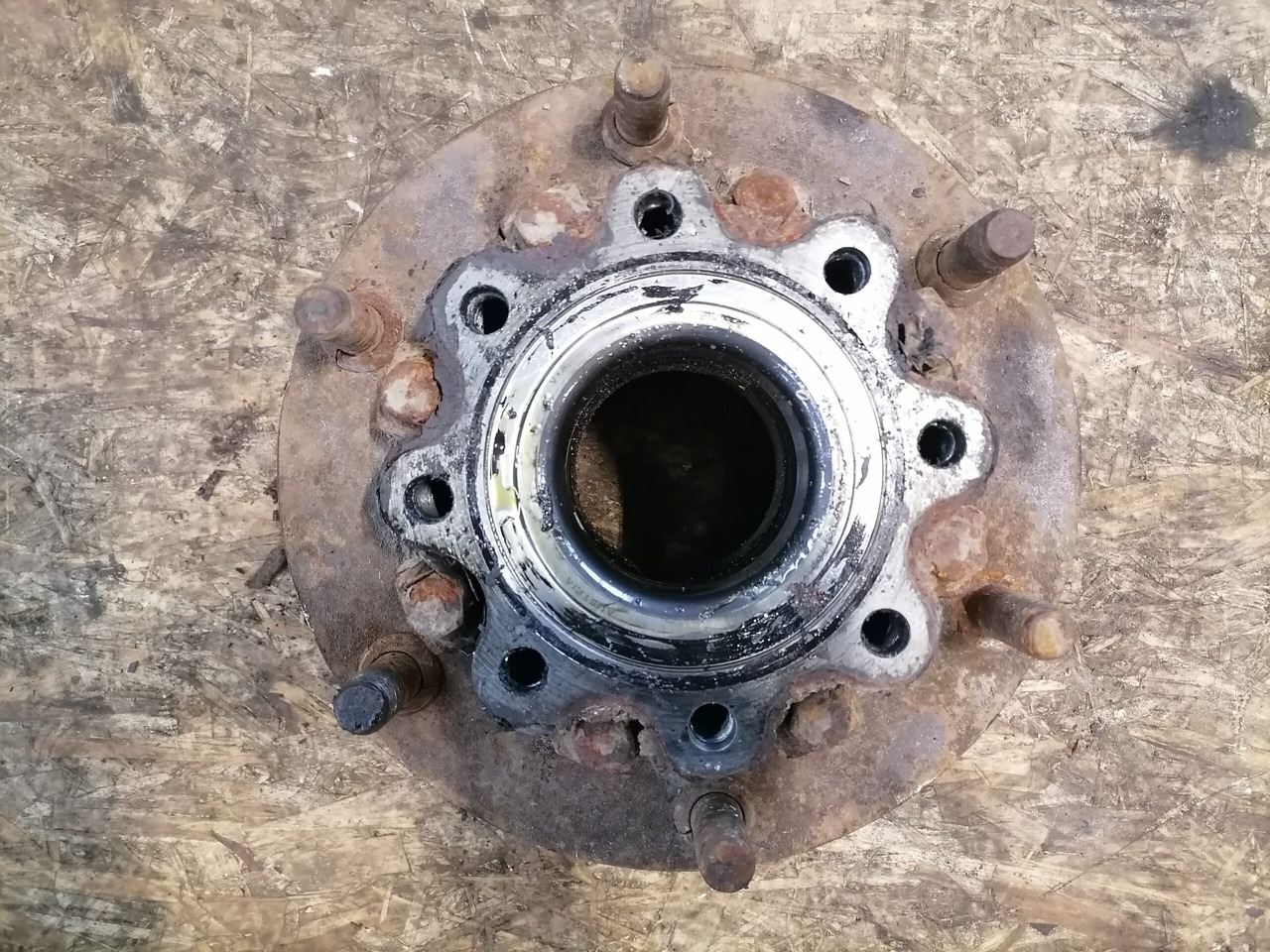 MB Atego truck with wheel hub A9703560301 - Phụ tùng chung cho Xe tải: hình 4 MB Atego truck with wheel hub A9703560301 - Phụ tùng chung cho Xe tải: hình 4