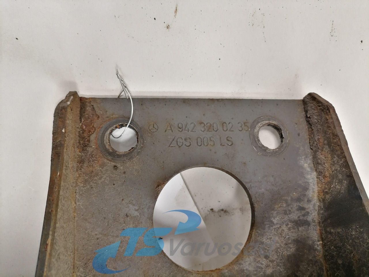 Mercedes-Benz Air spring bracket A9423200235 - Hệ thống treo không khí cho Xe tải: hình 3 Mercedes-Benz Air spring bracket A9423200235 - Hệ thống treo không khí cho Xe tải: hình 3