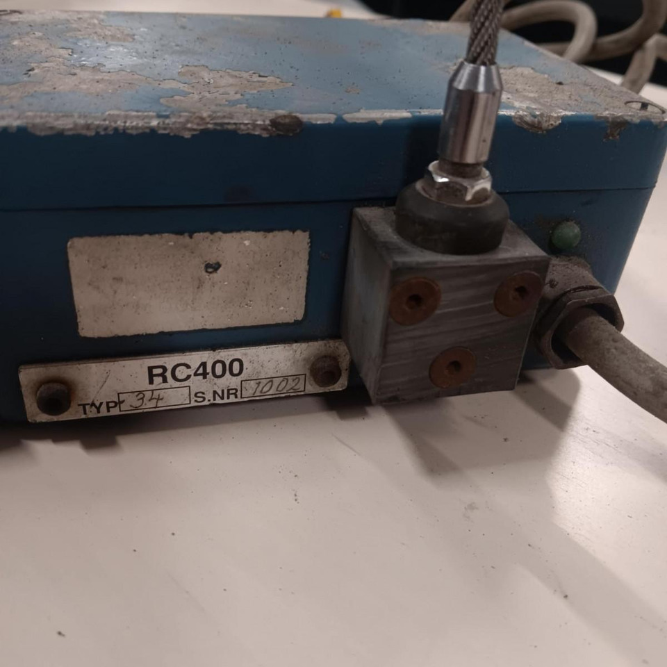 SCANRECO SCANRECO RC400 remote + receiver RC400 - Thủy lực cho Xe tải: hình 5 SCANRECO SCANRECO RC400 remote + receiver RC400 - Thủy lực cho Xe tải: hình 5